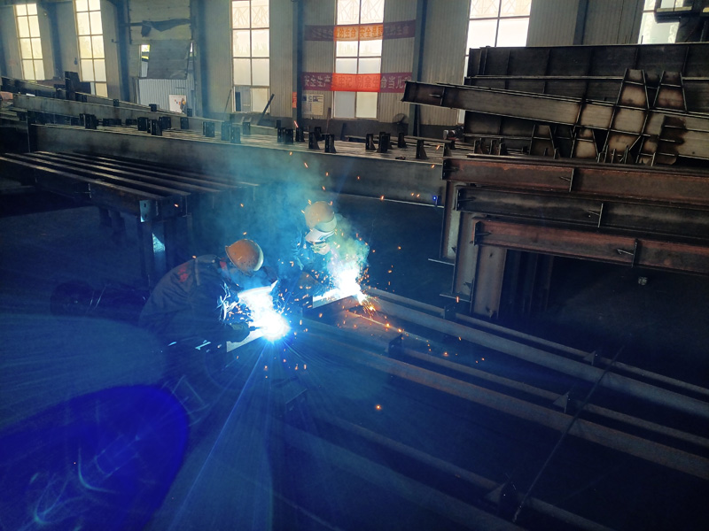 鋼構工程 女兒墻構件焊接