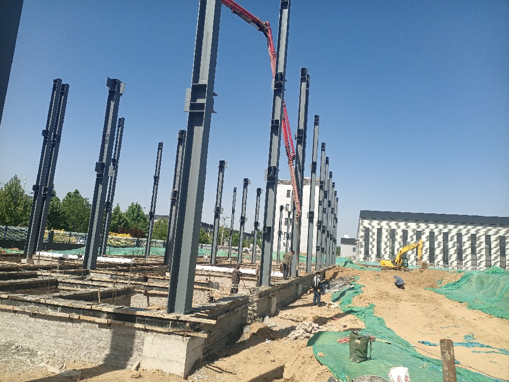三層辦公樓鋼架鋼柱-圈梁澆筑